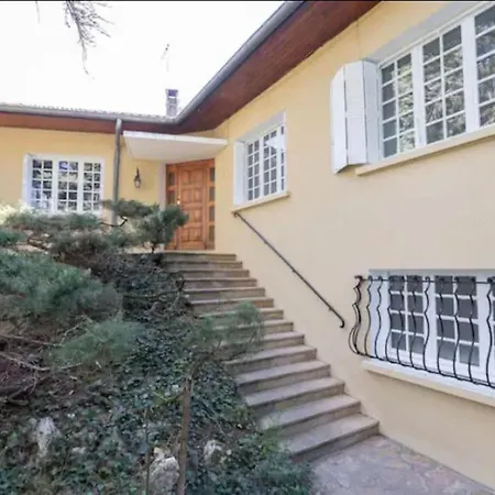 Grande Maison Au Calme Dans Une Propriete Privee Ferienhaus Limonest